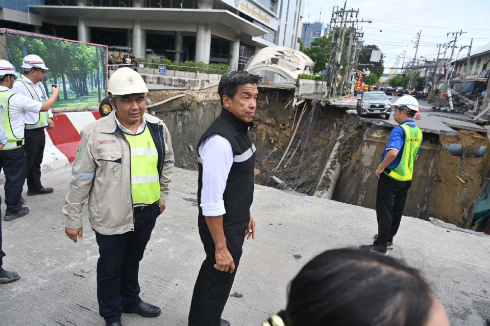 'ชัชชาติ' สั่งมาตรการด่วน 7 ข้อ คุมสถานการณ์ ถ.สามเสน ทรุดตัว