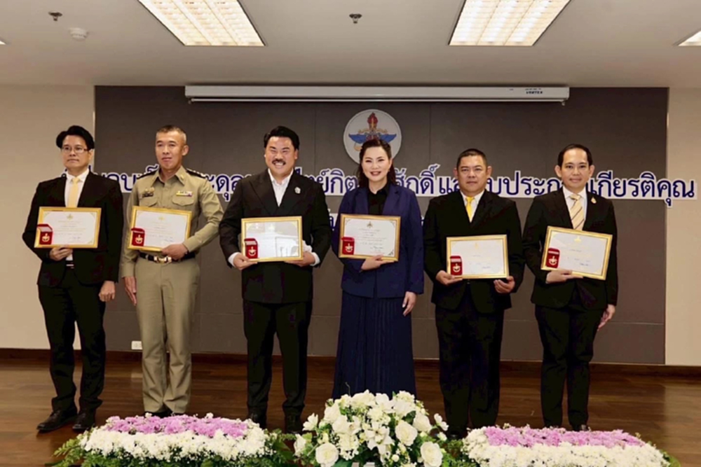 119 ปี กรมพระธรรมนูญ 'บุ๋ม ปนัดดา -กัน จอมพลัง' รับมอบเข็มกิตติมศักดิ์
