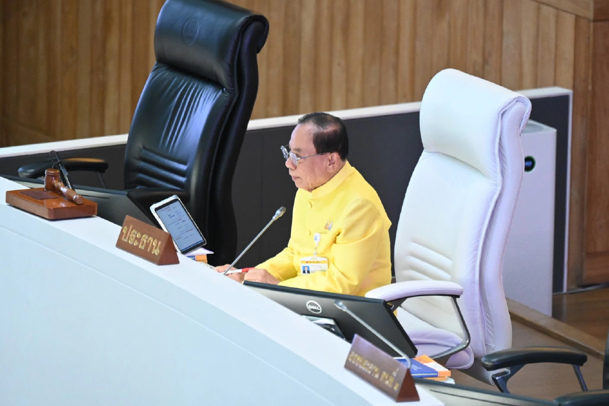 'สว.' ปิดประชุม หลบ ข้อหารือ 'เปรมศักดิ์' ปมจุดยืนสว. แก้รธน.60