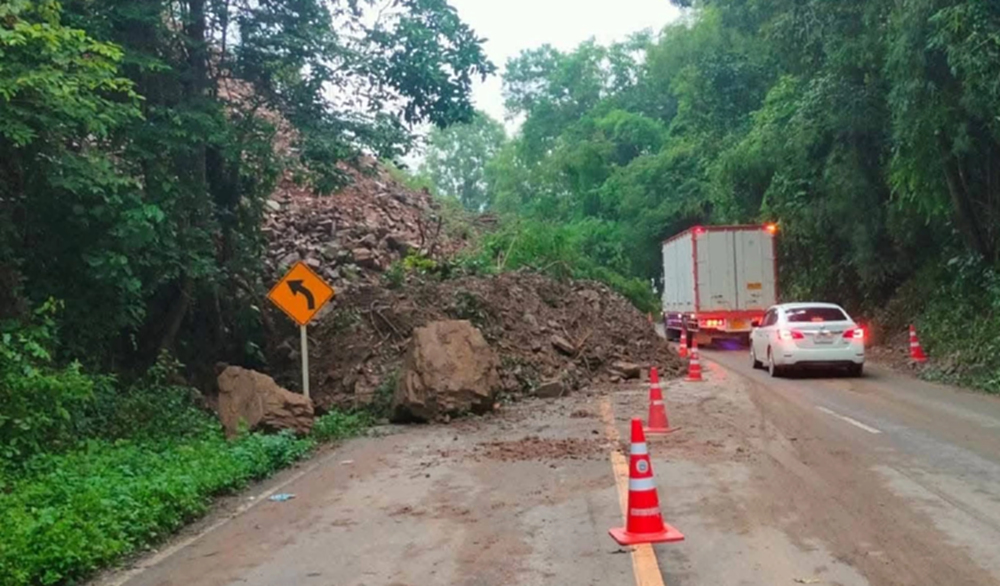 เช็กพิกัด 26 จังหวัด เสี่ยง 'ดินถล่ม-น้ำป่าหลาก' รับมือฝนตกหนัก!