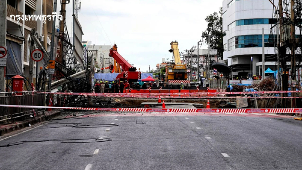 สำนักงานเขตดุสิต สั่งห้ามเข้า-ห้ามใช้อาคาร ใกล้จุดถนนทรุดตัว