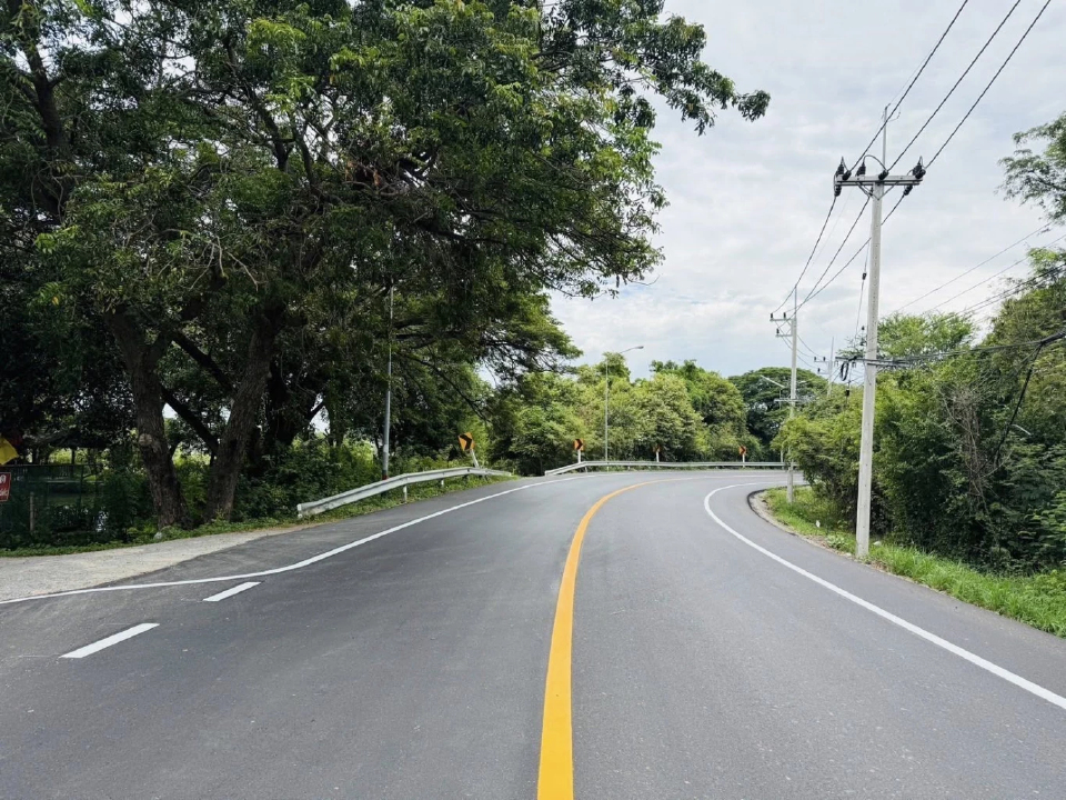 การซ่อมถนนด้วยขยะพลาสติก ที่อำเภอท่าเรือ จังหวัดอยุธยา