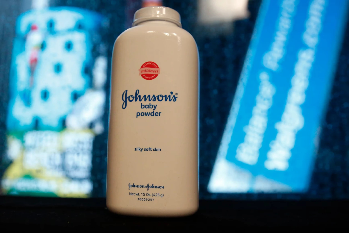 'Johnson & Johnson ' ถูกสั่งจ่ายค่าเสียหาย 966 ล้านดอลลาร์ คดีแป้งเด็กมีสารก่อมะเร็ง
