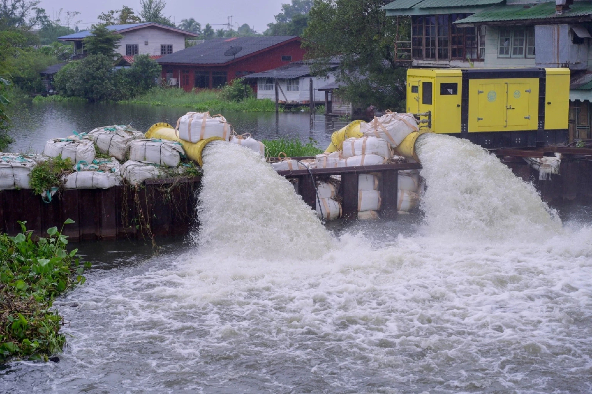 น้ำท่วม ล่าสุด เฝ้าระวัง 3 พื้นที่น้ำเพิ่ม เตรียมรับมือฝนเฟิงเฉิน