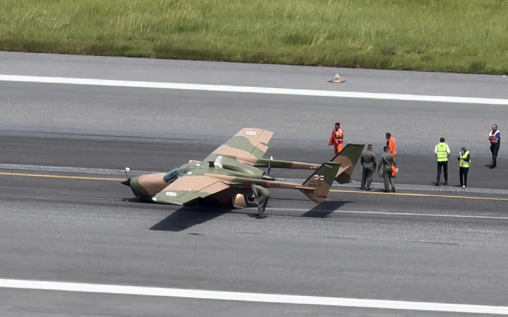 ทร. ยัน ไร้ผู้บาดเจ็บ เครื่องบิน T-337 ขัดข้อง จอดขวางรันเวย์สนามบินภูเก็ต