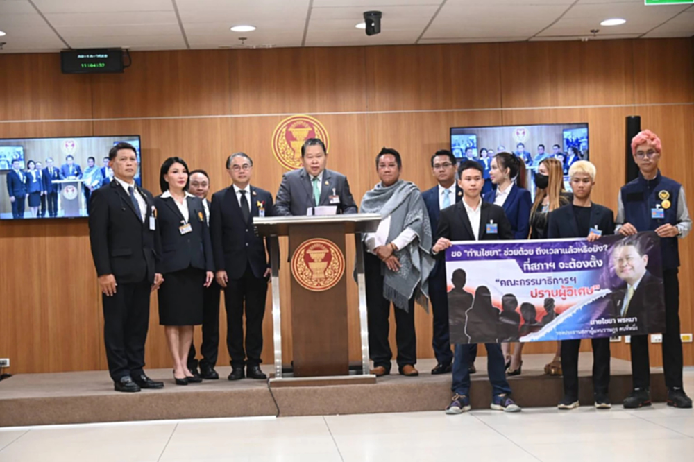 'ทนายรณรงค์' ยื่นสภาฯ สางปม ร่างทรง หลอกลวงเงิน-ขายเครื่องลาง