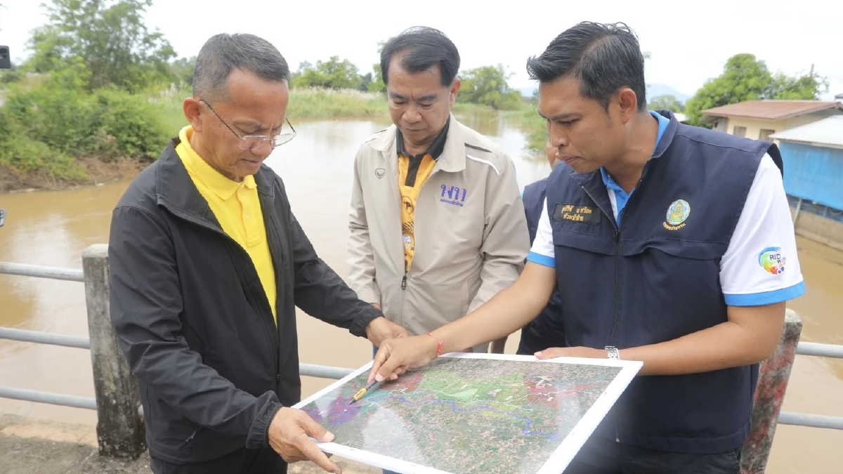 ‘สมศักดิ์’ ลงพื้นที่แก้ปัญหาน้ำท่วมสุโขทัย เผย แนวใหม่ ผลิตกระแสไฟฟ้า