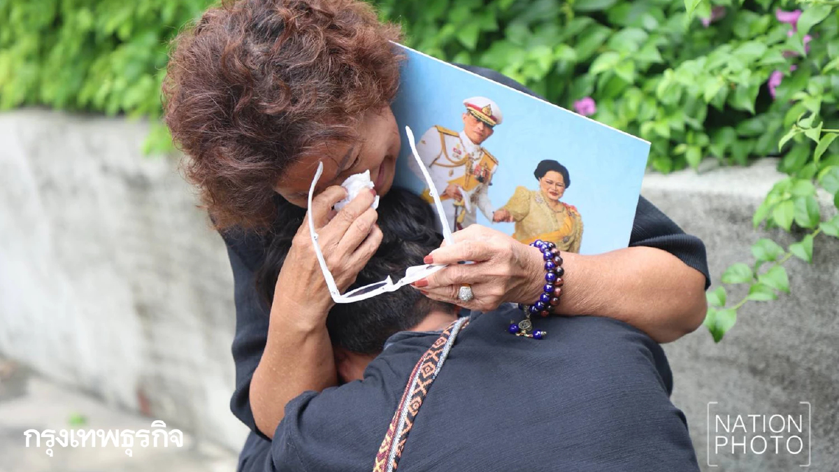 ปวงชนชาวไทย ถวายความอาลัย พระพันปีหลวง สวรรคต กำหนดไว้ทุกข์ 1 ปี