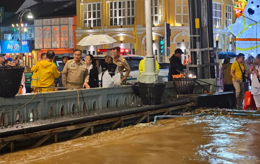 ภูเก็ตน้ำท่วมหนัก คลองบางใหญ่ล้นตลิ่ง ลุ้นน้ำทะเลหนุน 23.00 น.