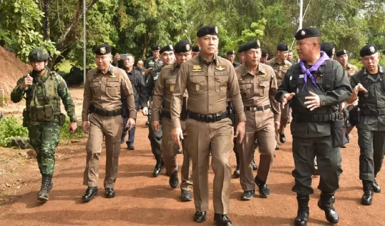 ผบ.ตร. ลุย สระแก้ว ตรวจชายแดนไทย-กัมพูชา ย้ำพร้อม 'ปกป้องอธิปไตย'