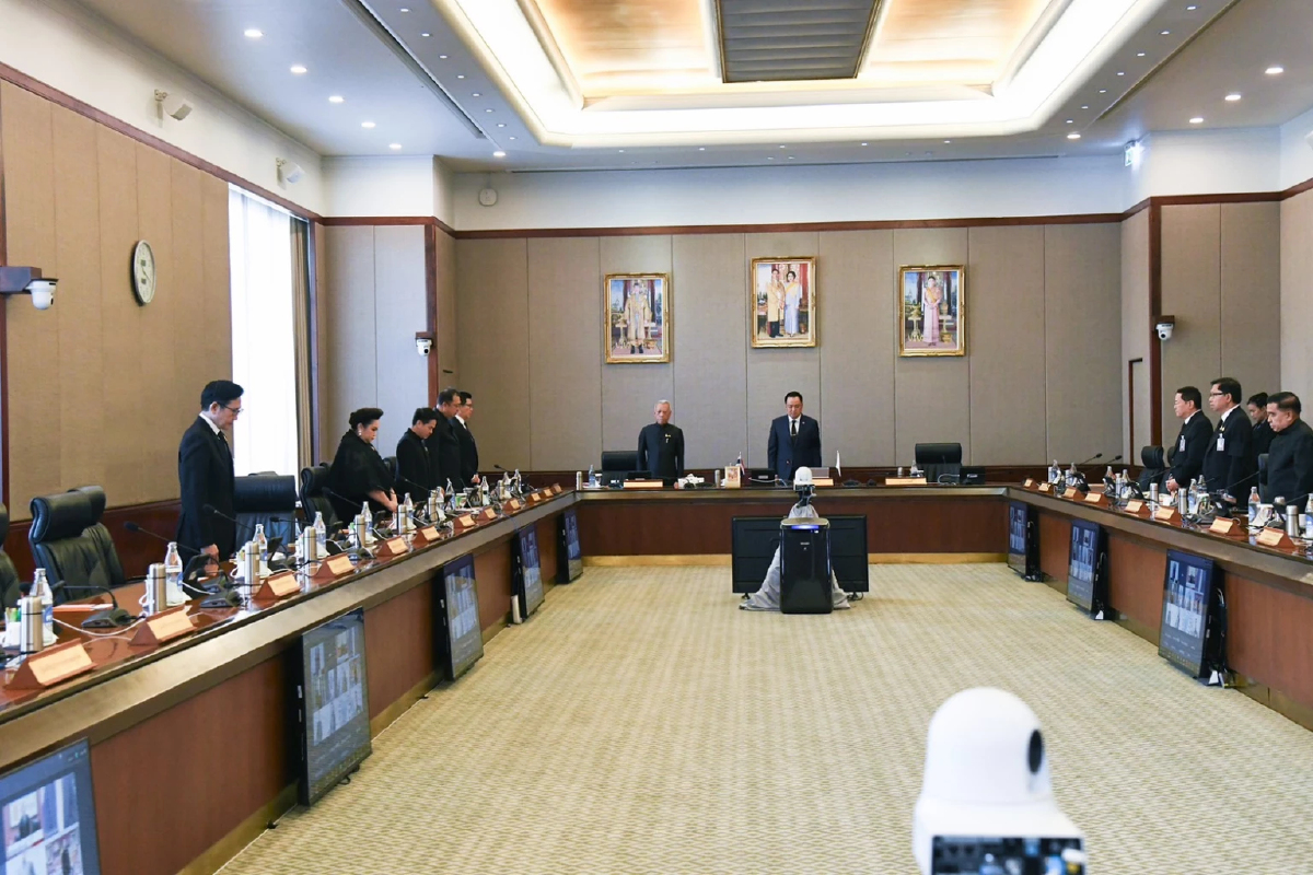 นายกฯ นำ ครม. ยืนไว้อาลัย 'พระพันปีหลวง'  ให้ประชาชนถวายน้ำสรงพระบรมศพ 26 ต.ค.