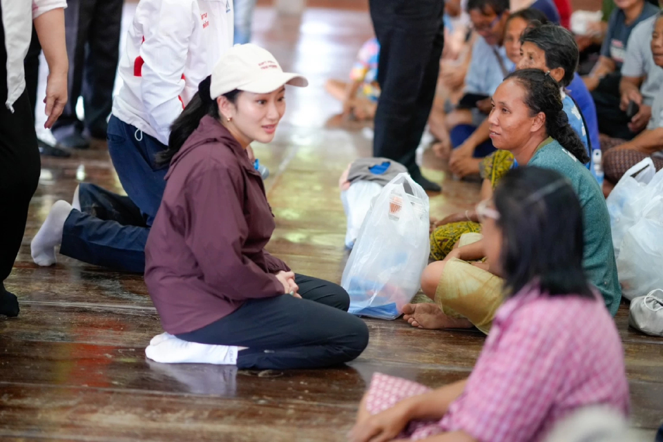 'แพทองธาร' นำสส.พท. เยี่ยมชาวอุตรดิตถ์ บอกเห็นใจเจอน้ำท่วมหนัก