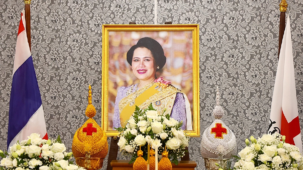 พสกนิกรทั่วสารทิศร่วมแสดงความอาลัย 'สมเด็จพระพันปีหลวง' ที่ รพ.จุฬาลงกรณ์