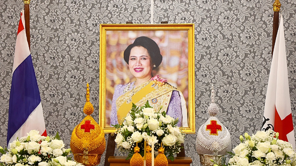 พสกนิกรทั่วสารทิศร่วมแสดงความอาลัย 'สมเด็จพระพันปีหลวง' ที่ รพ.จุฬาลงกรณ์