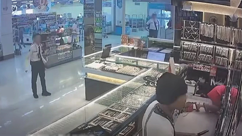 ด่วน! คนร้ายสุดเหิม เปิดหน้าบุกเดี่ยวปล้นทอง กลางห้างดังย่านบางพลี