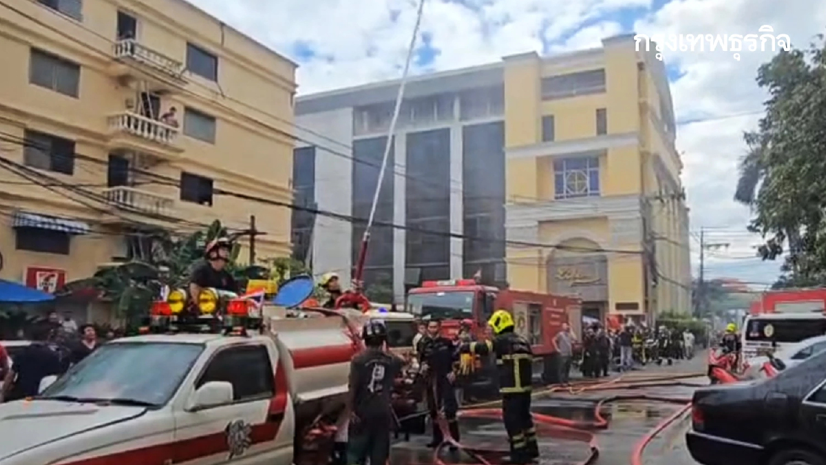 คืบหน้า ไฟไหม้โรงแรมดัง อุดมสุข 17 คนตกตึก เสียชีวิต เร่งดับเพลิง