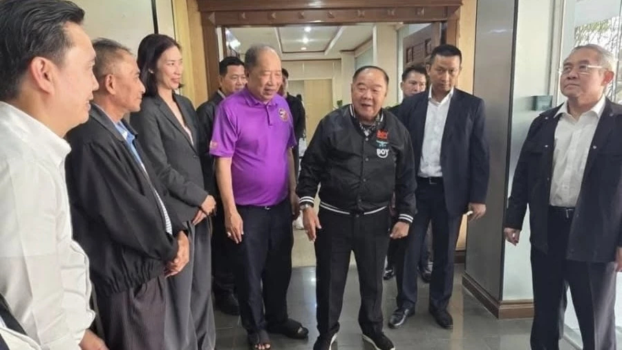 ‘ลุงป้อม’ บางโพ ย้ายที่ทำการพรรค โว พปชร. มีแต่คนเข้า หมดเลือดไหลแล้ว