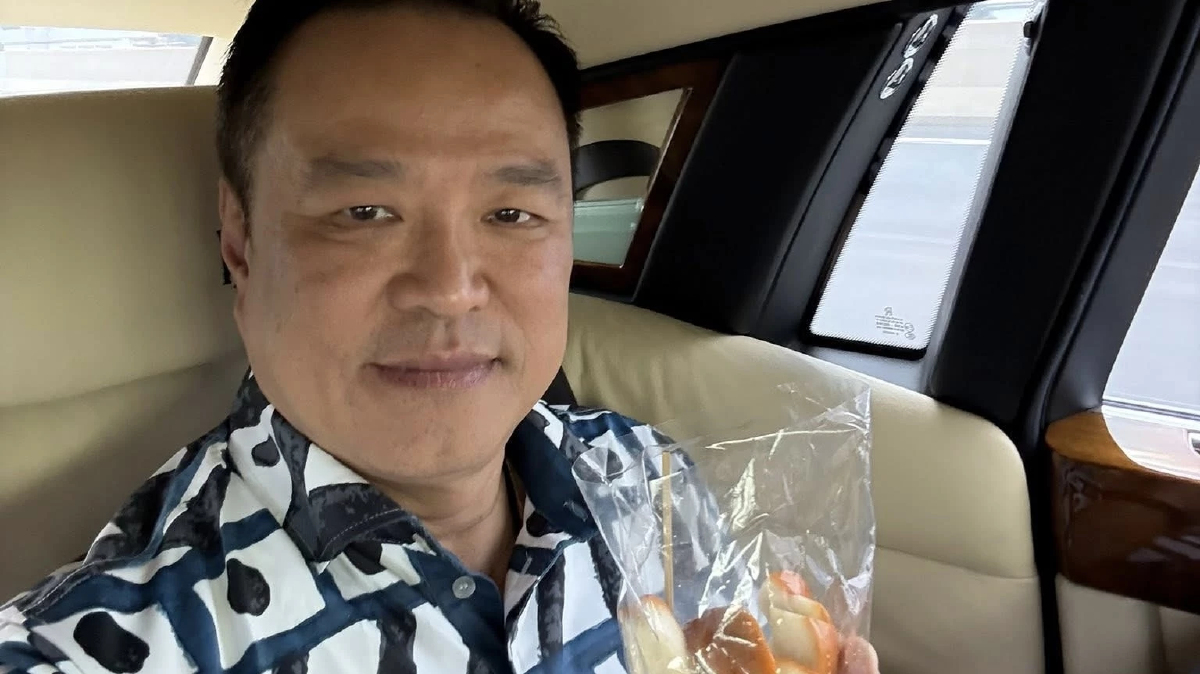 ‘อนุทิน’ ปลื้ม น้ำตาจะไหล ปชช.ให้ขนม-ผลไม้ สัญญาทำประโยชน์สุดชีวิต