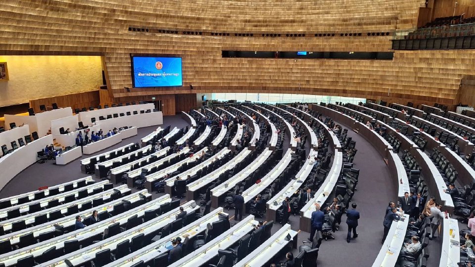 ผ่าเดดล็อกสว. อิทธิฤทธิ์ 'สายสีน้ำเงิน' คว่ำร่างรธน.เพื่อไทย