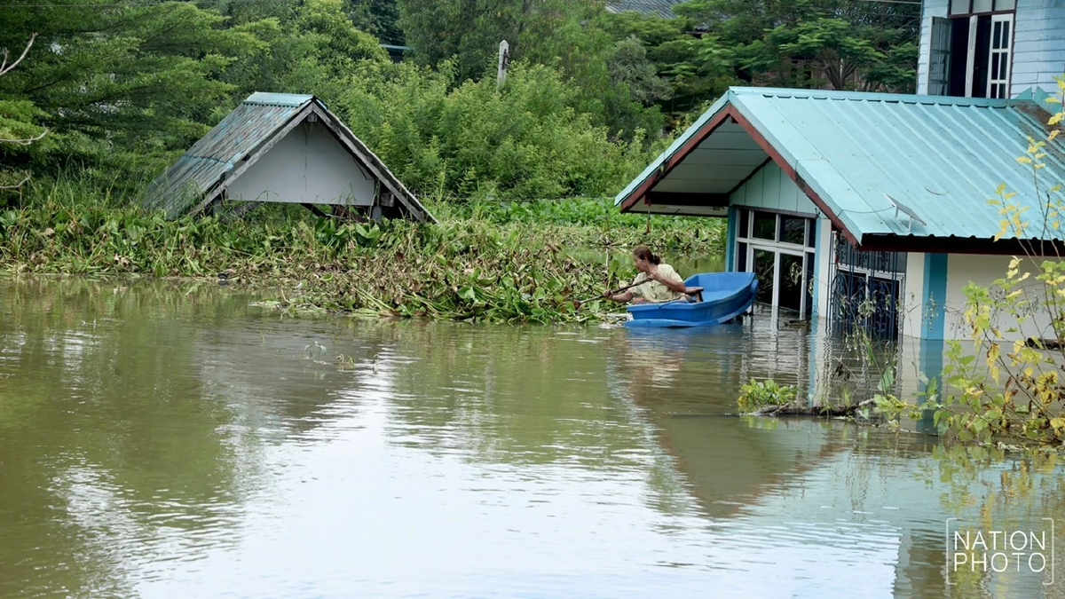อิทธิพลพายุเฟิงเฉิน ฝนตกหนัก น้ำท่วมล่าสุด เดือดร้อน 4.3 แสนคน ตาย 13