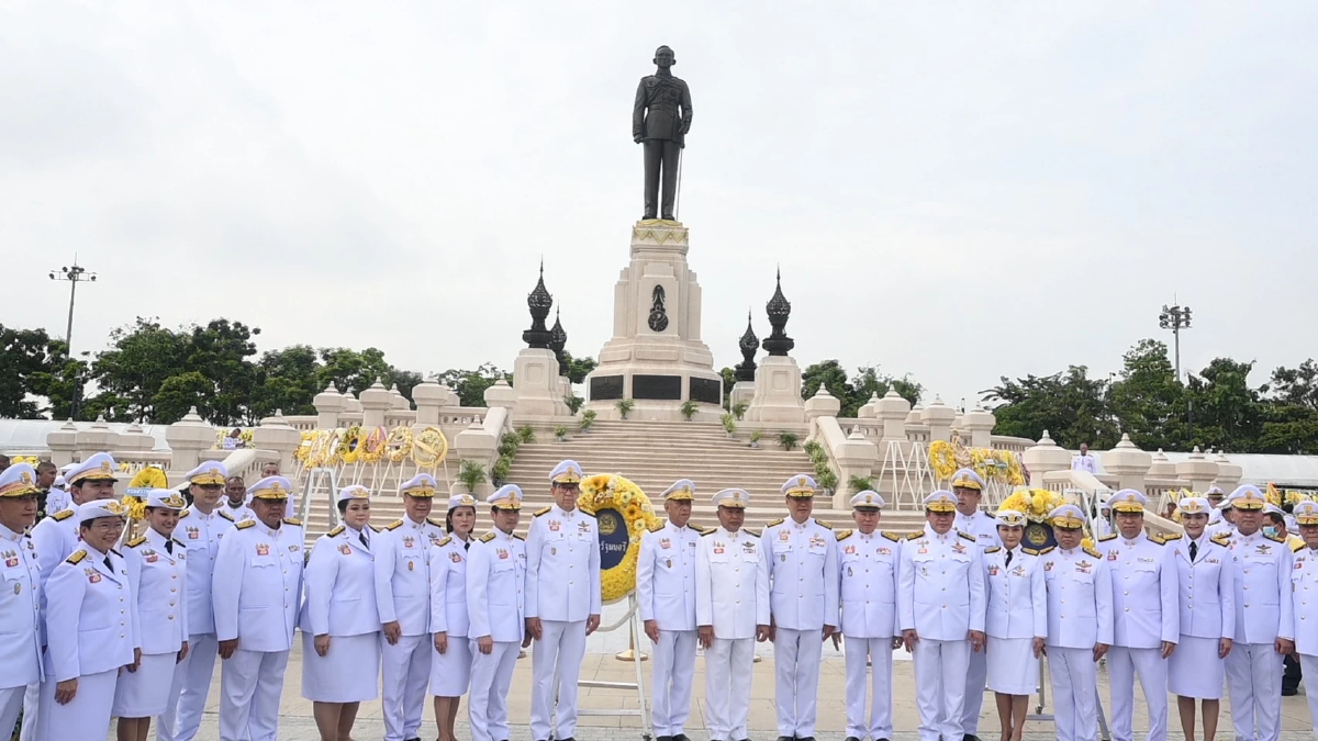 ‘อนุทิน’ นำครม. วางพวงมาลา เนื่องใน ‘วันนวมินทรมหาราช’ 13ตุลาฯ