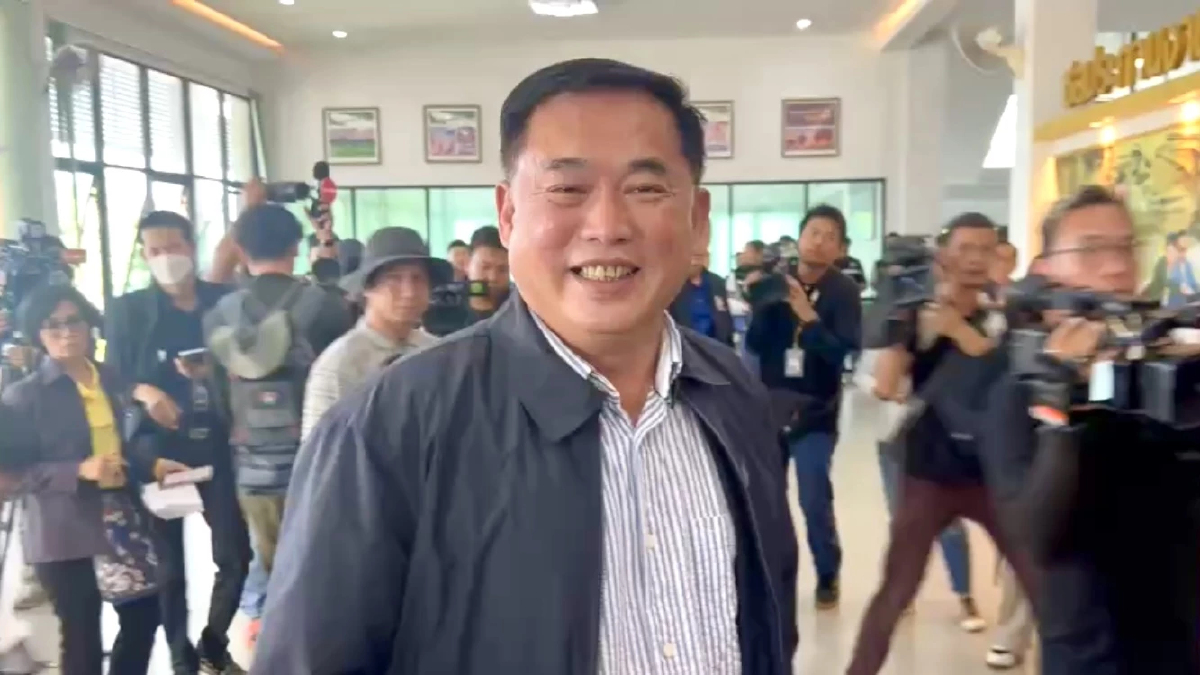 ‘เสี่ยแฮงค์’ โผล่รับ ‘อนุทิน’ ที่ชัยนาท ปัด ส่งสัญญาณ ซบ ภท. ต้องใจเย็นๆ