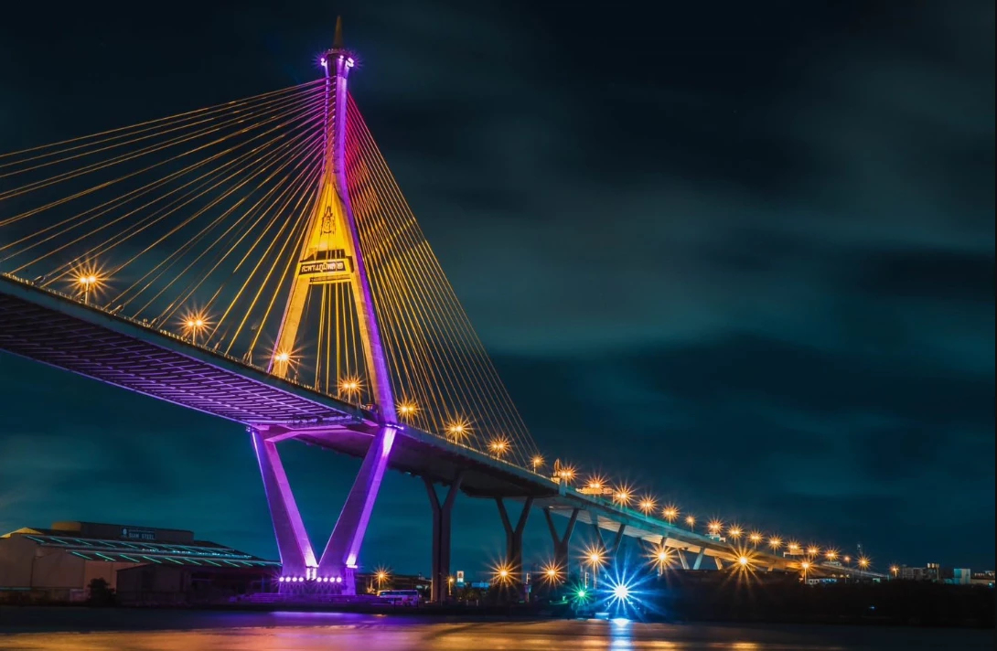 'สะพานภูมิพล' เปิดไฟสว่างไสว 'วันนวมินทรมหาราช' เช็กเวลาชมที่นี่