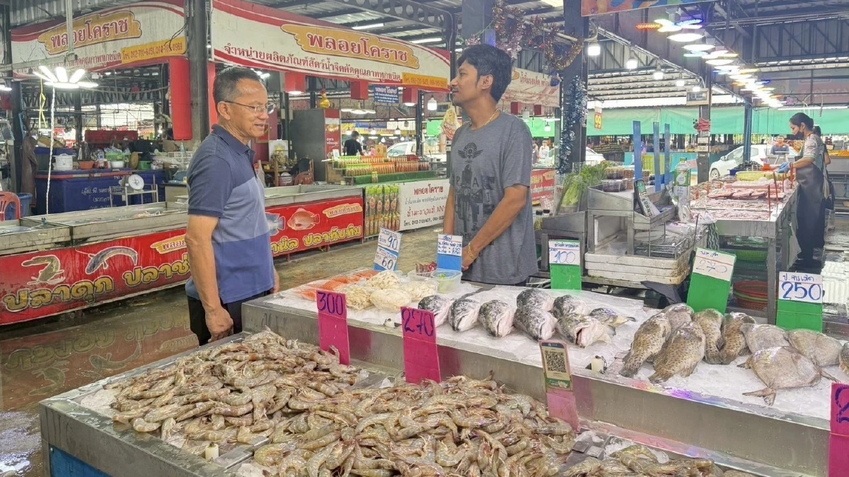 ‘สมศักดิ์’ สำรวจตลาด เผย เนื้อวัวราคาขึ้น ฝากรัฐบาลกระตุ้นศก. เต็มที่