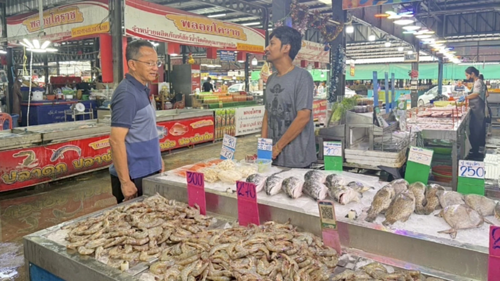 ‘สมศักดิ์’ สำรวจตลาด เผย เนื้อวัวราคาขึ้น  ฝากรัฐบาลกระตุ้นศก. เต็มที่