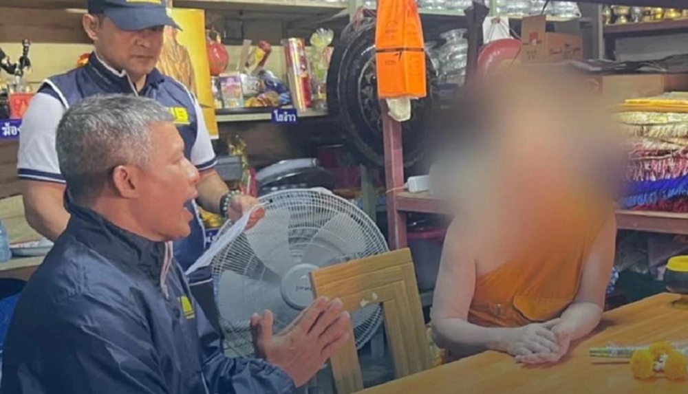ปมอื้อฉาว บุกจับ 'พระ' อดีต 'ผอ.' ยักยอกทรัพย์ รวบคาวัดที่นนทบุรี