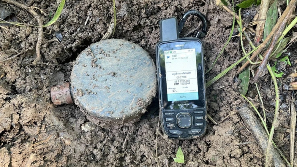 ‘กกล.บูรพา’ เก็บกู้ 2ทุ่นระเบิด ‘บ้านหนองหญ้าแก้ว’ จ่อลุย ‘บ้านหนองจาน’ ต่อ