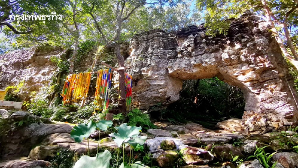 ดินแดนสงบและความพิศวงทางธรณี... วัดเขาประตูชุมพล