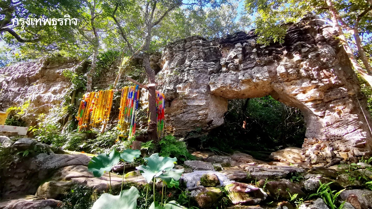 ดินแดนสงบและความพิศวงทางธรณี... วัดเขาประตูชุมพล