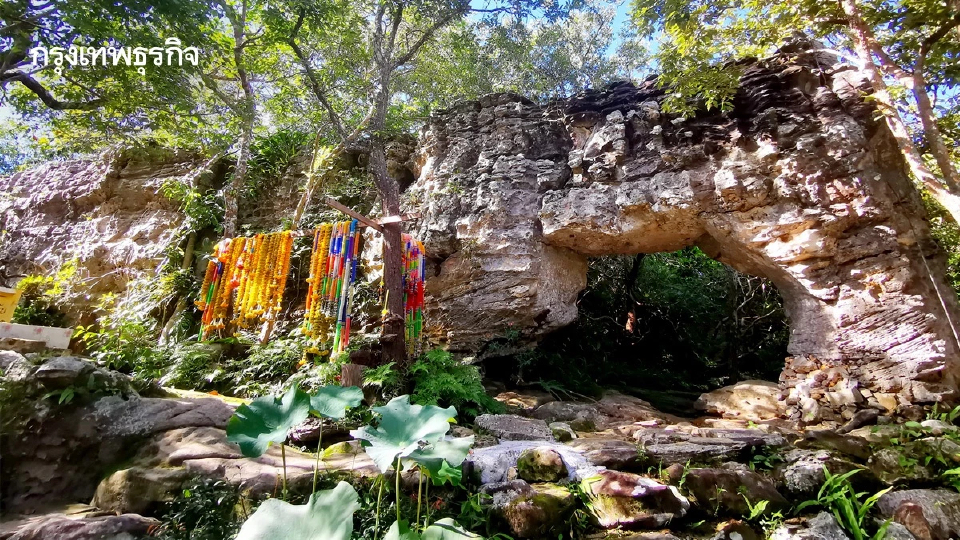 ดินแดนสงบและความพิศวงทางธรณี... วัดเขาประตูชุมพล