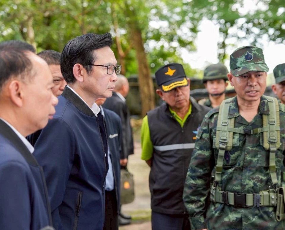 'อรรถพล' ลงพื้นที่ศรีสะเกษ ติดโซลาร์ 100 ชุดช่วยทหาร ดันโซลาร์สูบน้ำเกษตรก