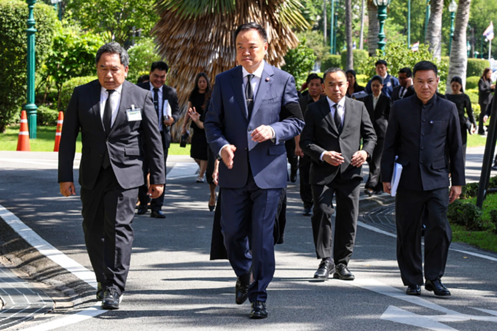 รัฐบาล ขอ งด-ลด-ปรับรูปแบบ คอนเสิร์ต-รื่นเริง ไว้อาลัย 'พระพันปีหลวง'