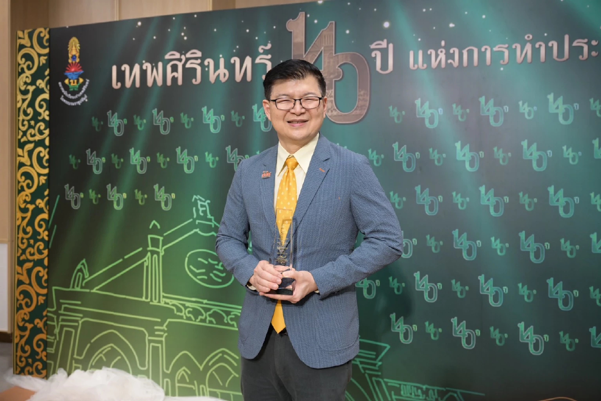 นพ.พงศ์เทพ วงศ์วัชรไพบูลย์ คว้ารางวัล รำเพยจรัสแสง 2567