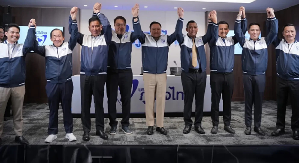 'สุชาติ' ขนกลุ่ม 16 สส. ซบภูมิใจไทย 'ธนกร' ชงหวานนายกฯ ในอนาคตชื่อ 'อนุทิน'