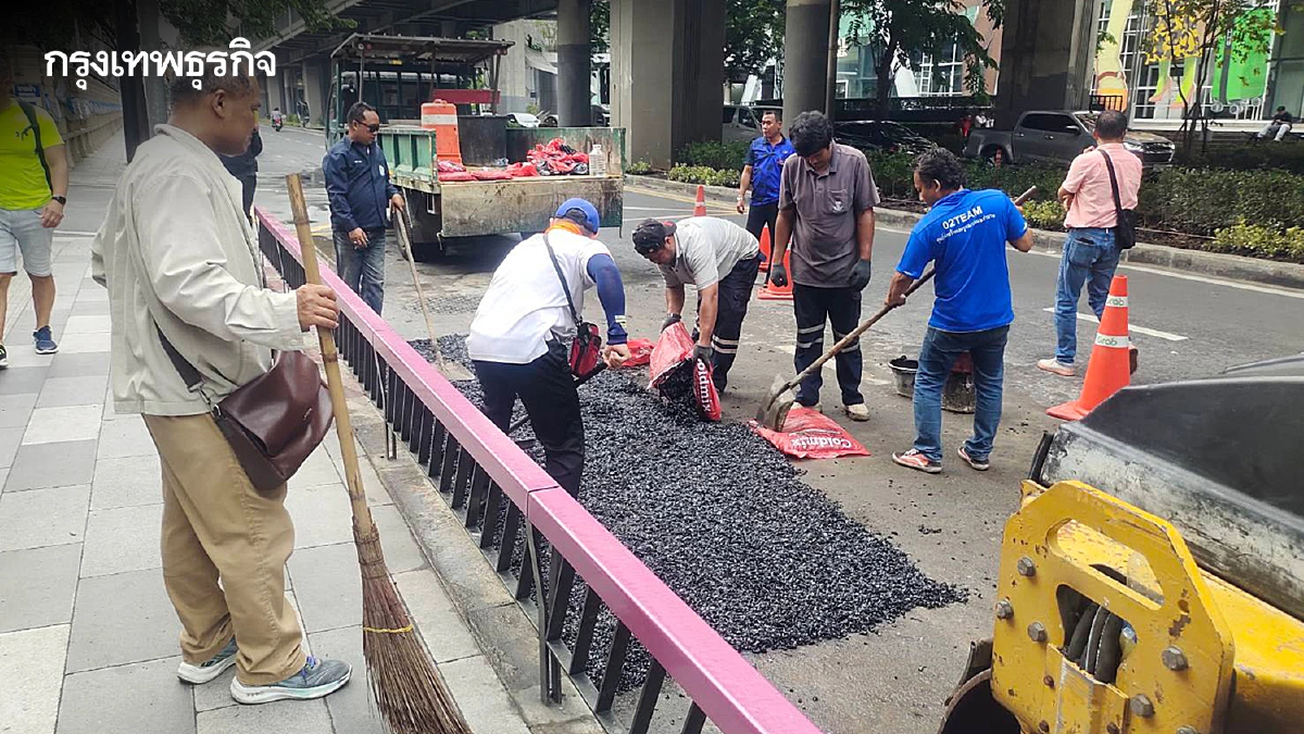 ซ่อมเสร็จแล้ว "หลุมยุบ" ถนนพระราม 1 หน้า รพ.ตำรวจ รถสัญจรได้ตามปกติ