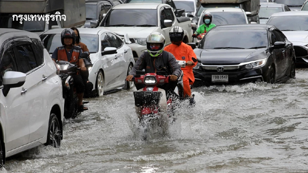 น้ำท่วมหลายพื้นที่! เปิด 7 เส้นทางเลี่ยงน้ำท่วม เช็กเลยก่อนเดินทาง