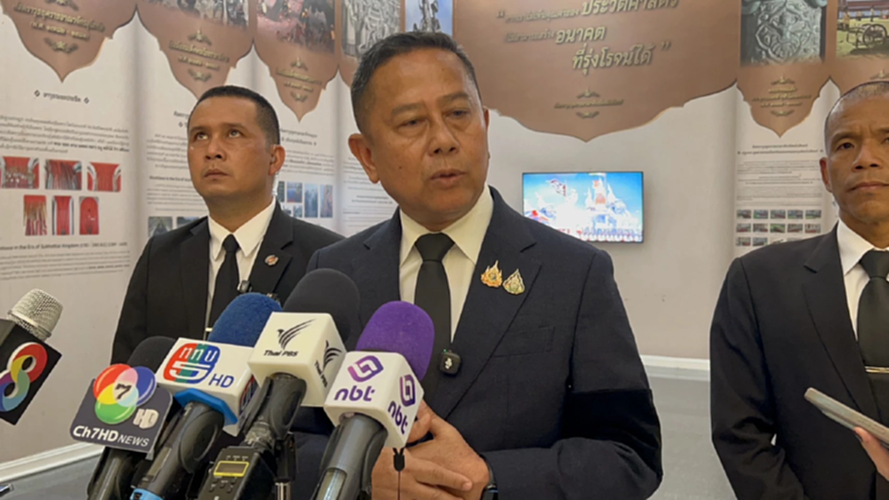 'บิ๊กอดุลย์' ติง กมธ.ทหาร ดึงเสาหลักชาติมาเล่น  ดราม่า​ของบริจาค​