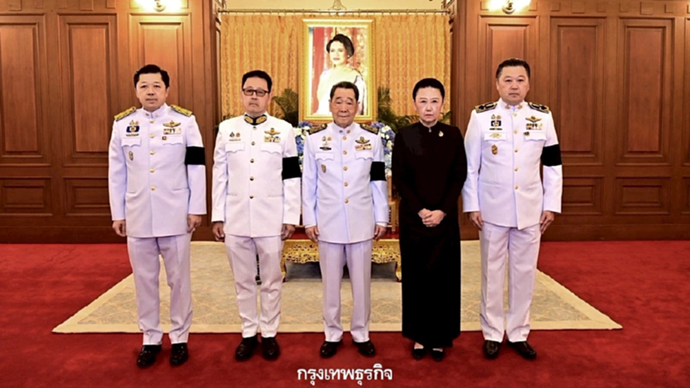 ธนินท์ นำคณะผู้นำเครือซีพี เข้าถวายน้ำสรงพระบรมศพ พระบรมราชชนนีพันปีหลวง