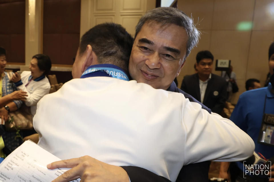 'อภิสิทธิ์' ขอบคุณคน ปชป.ให้โอกาสคัมแบ็กหัวหน้าพรรค รับใช้ ปชช.