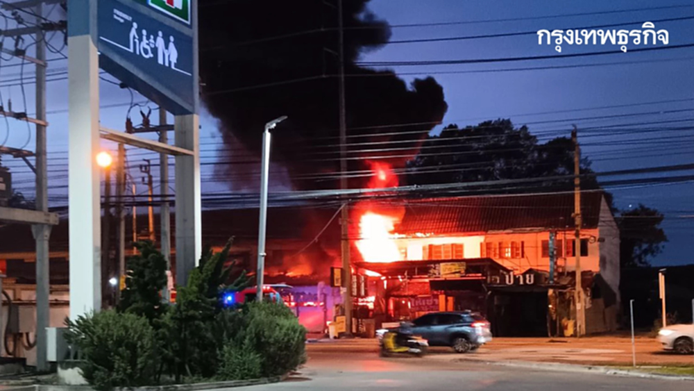 ด่วน ไฟไหม้อาคารพาณิชย์ ใกล้ปั๊มน้ำมัน ซอยวัดลาดปลาดุก นนทบุรี