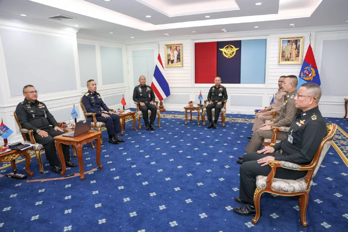 'ผบ.เหล่าทัพ' มีมติ ใช้ 'กฎอัยการศึก' แก้ปัญหาชาวกัมพูชารุกล้ำอธิปไตยไทย