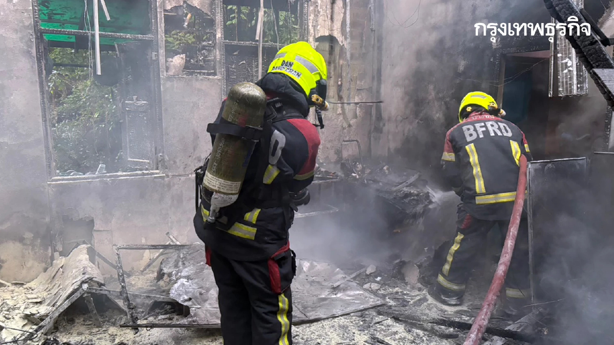 ไฟไหม้บ้านเรือนประชาชน โหมบ้านไม้เก่าวอดวาย ซอยเสรีไทย 20 กทม.