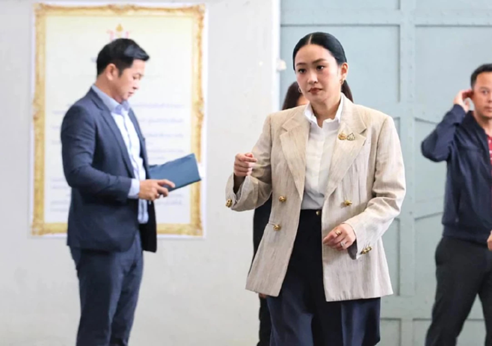 'อิ๊งค์-เอม' เยี่ยม 'ทักษิณ' เอาหนังสือธรรมะให้ เผยปรับตัวดีขึ้น