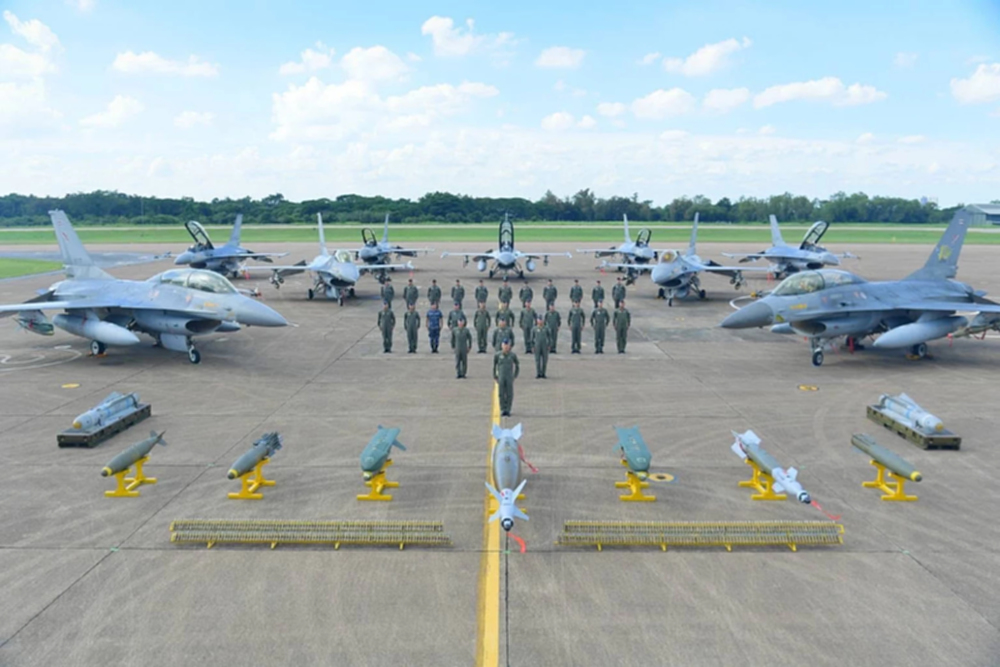 ผบ.ทอ. ตรวจความพร้อมรบ ฝูงบิน F-16 ย้ำ ทำหน้าที่จนอริราชศัตรูสิ้นภัยคุกคาม