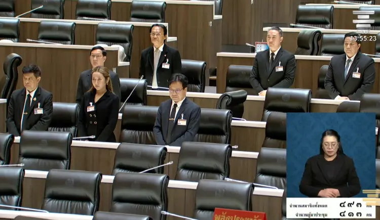 'สภา' ร่วมยืนไว้อาลัย 'วิโรจน์ เปาอินทร์' ถึงแก่อนิจกรรม