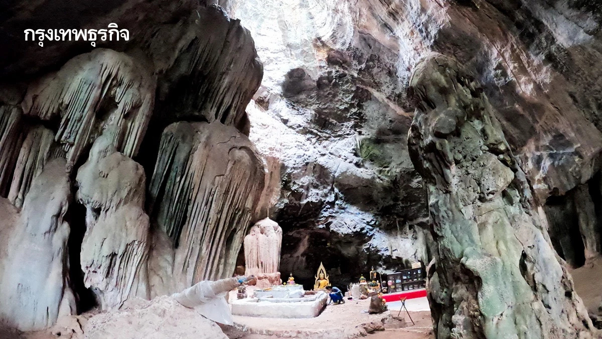 ถ้ำอะไร ...ขนาดไก่ยังหล่น